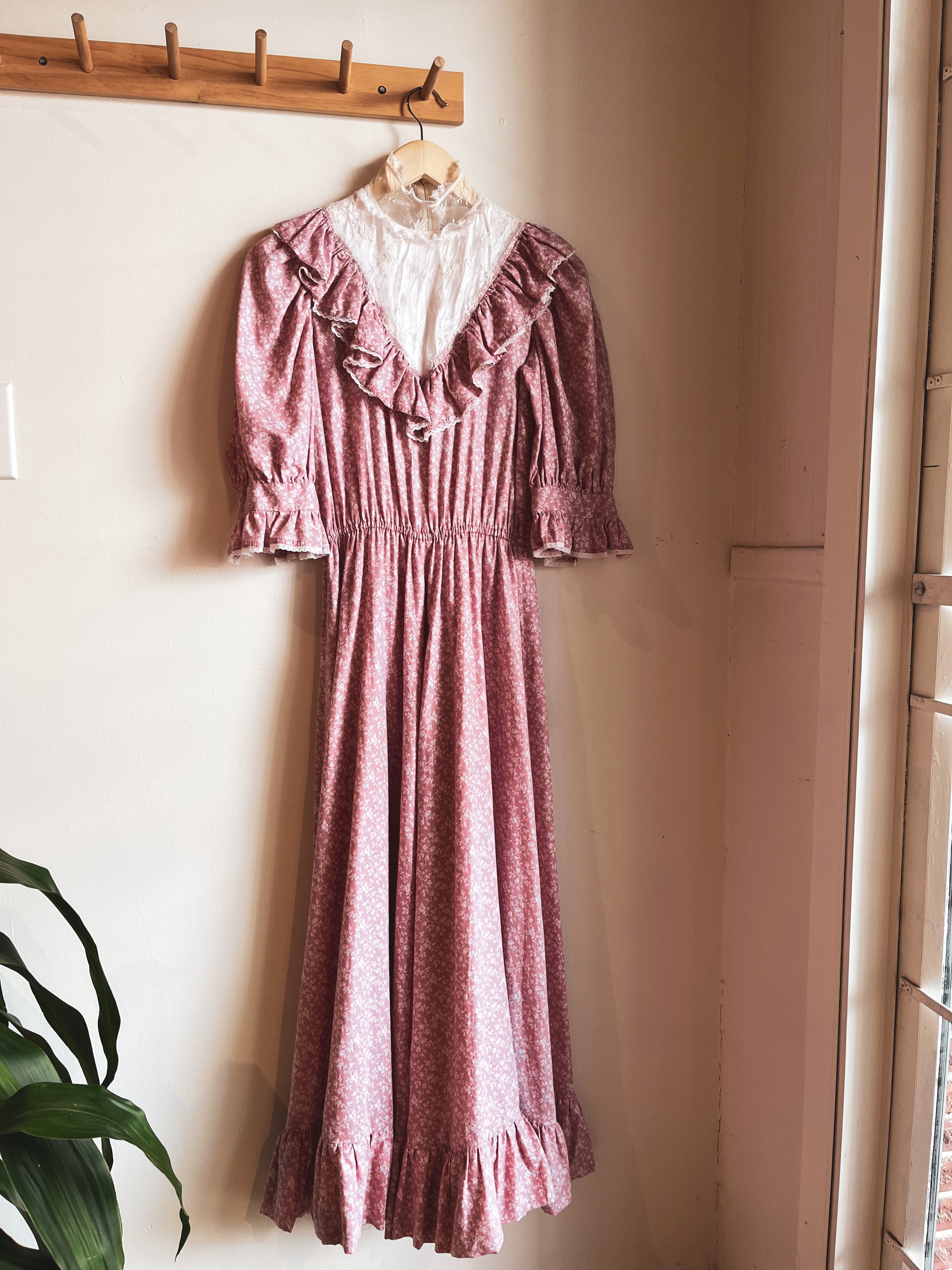 vintage pink floral lace collar prairie dress | S