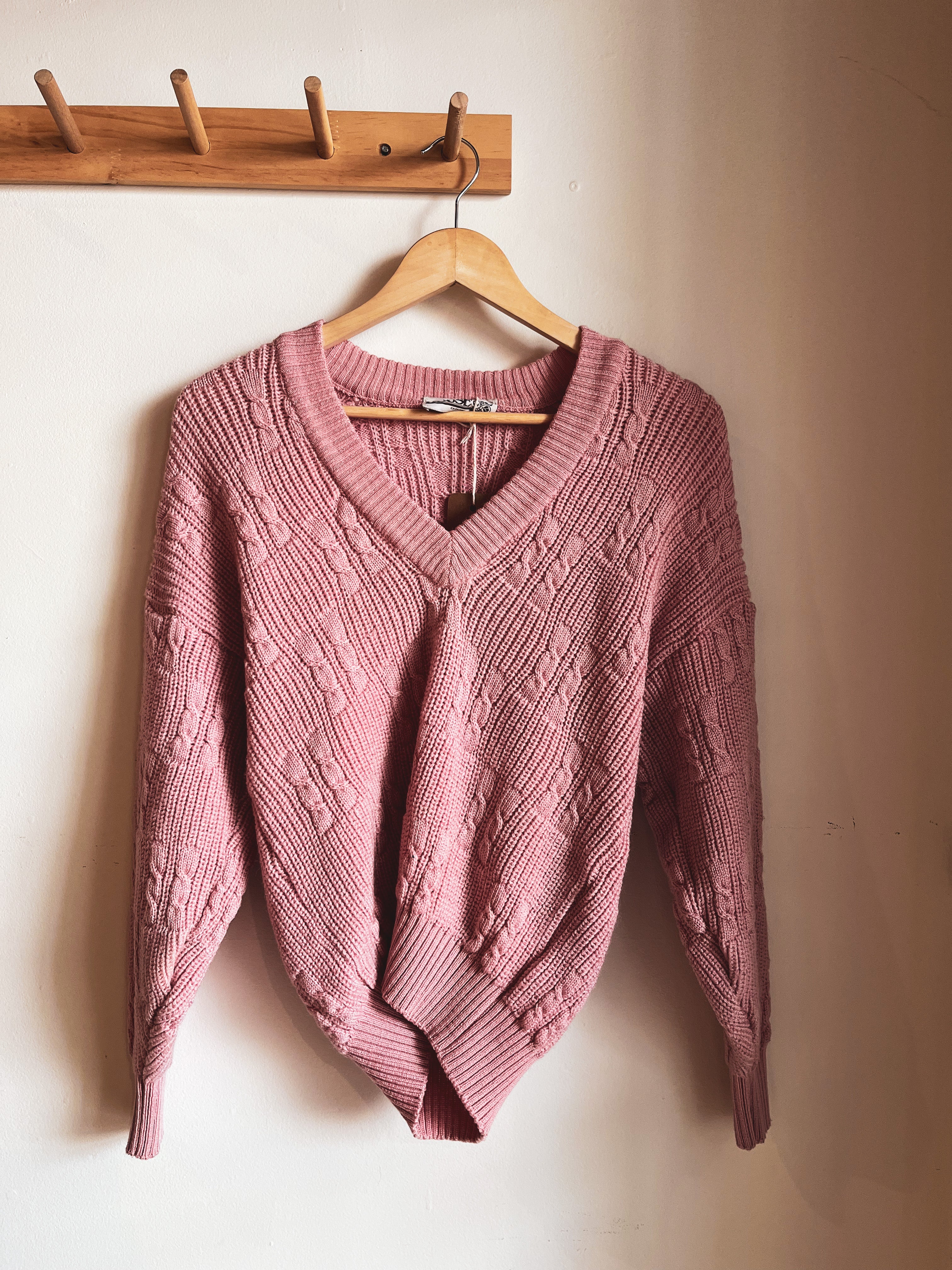 vintage pink v-neck sweater | S
