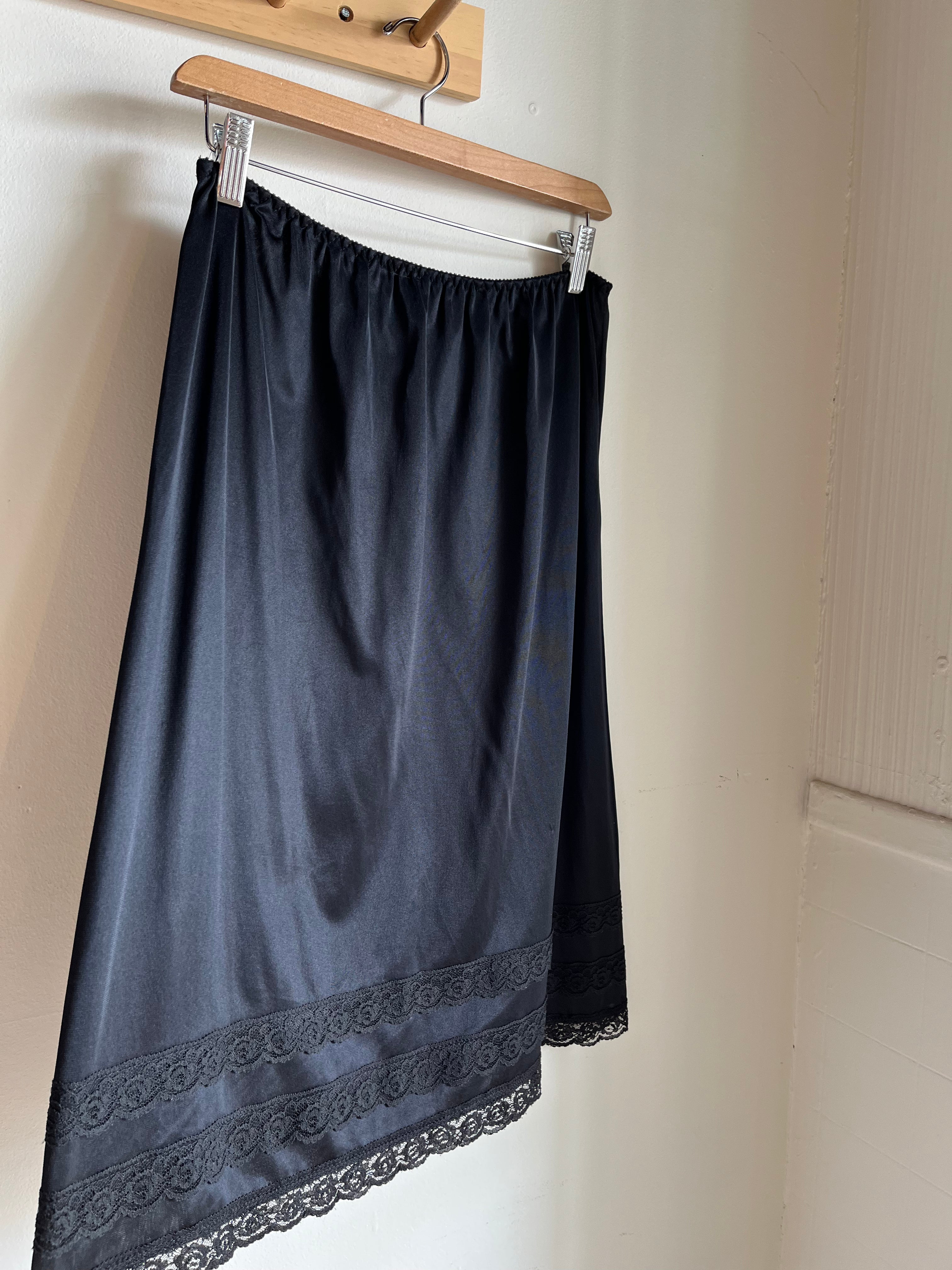 vintage black slip skirt w/lace | M