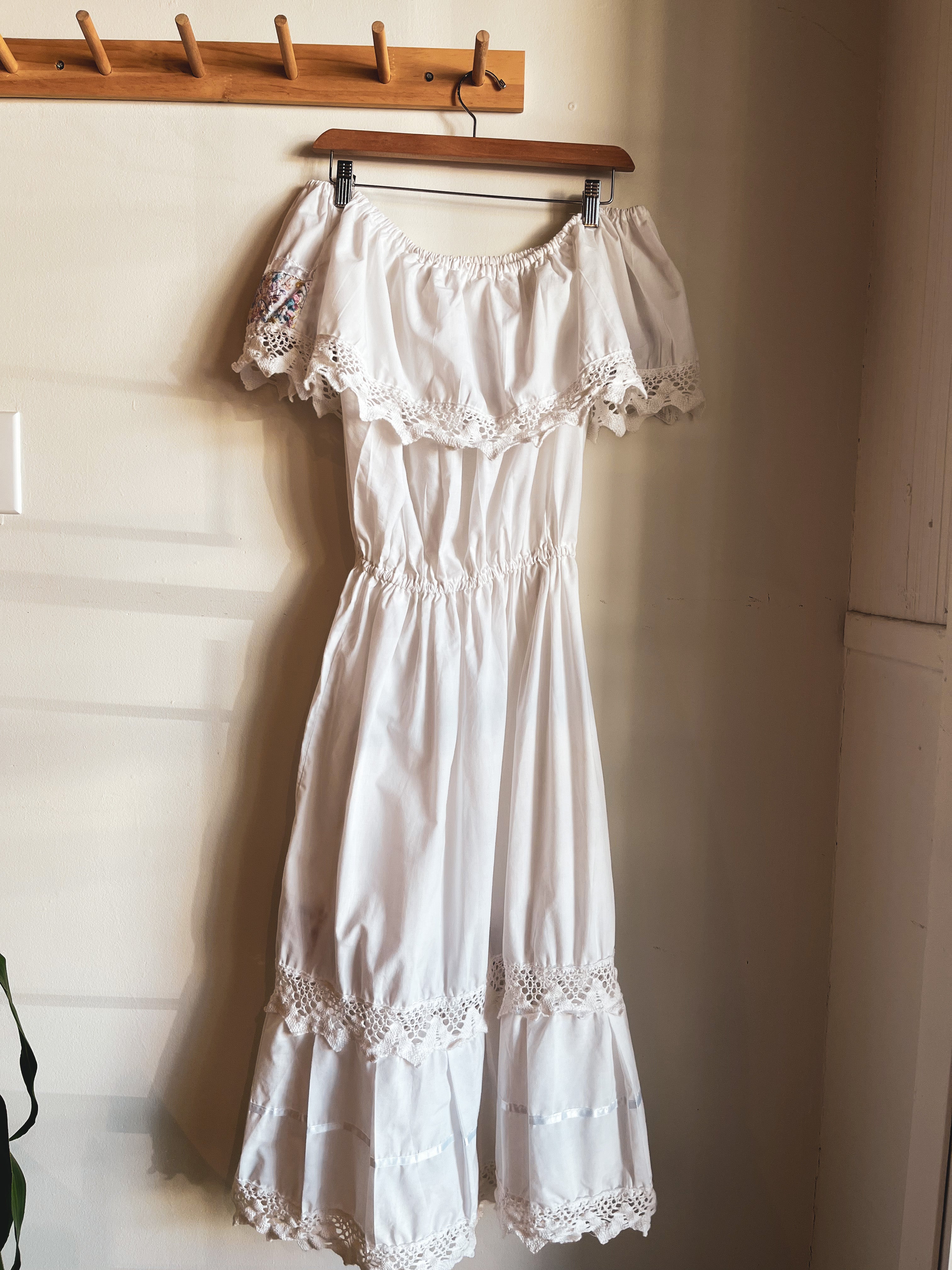 vintage white embroidered prairie dress | M/L