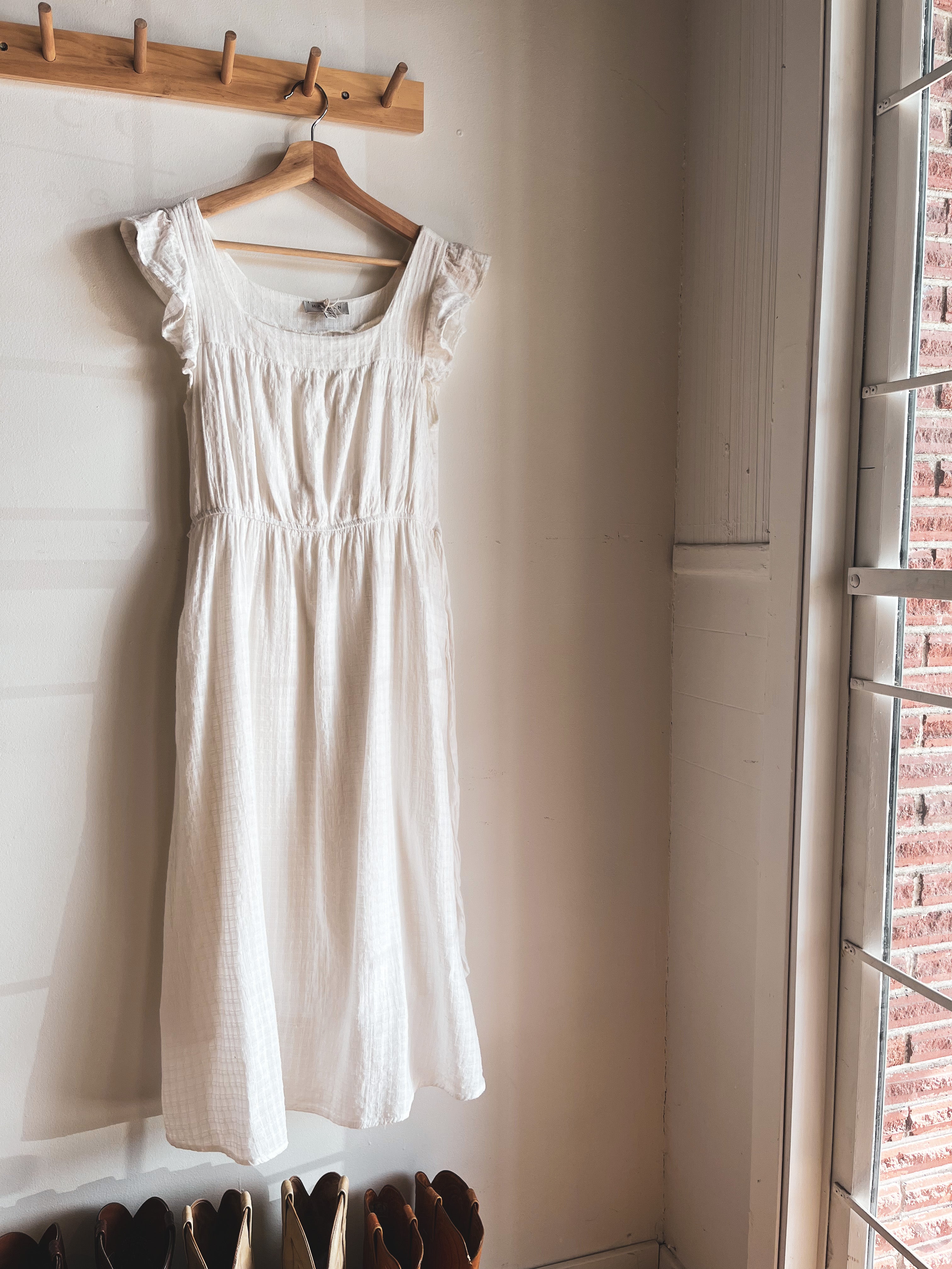 preloved white sleeveless midi dress | M