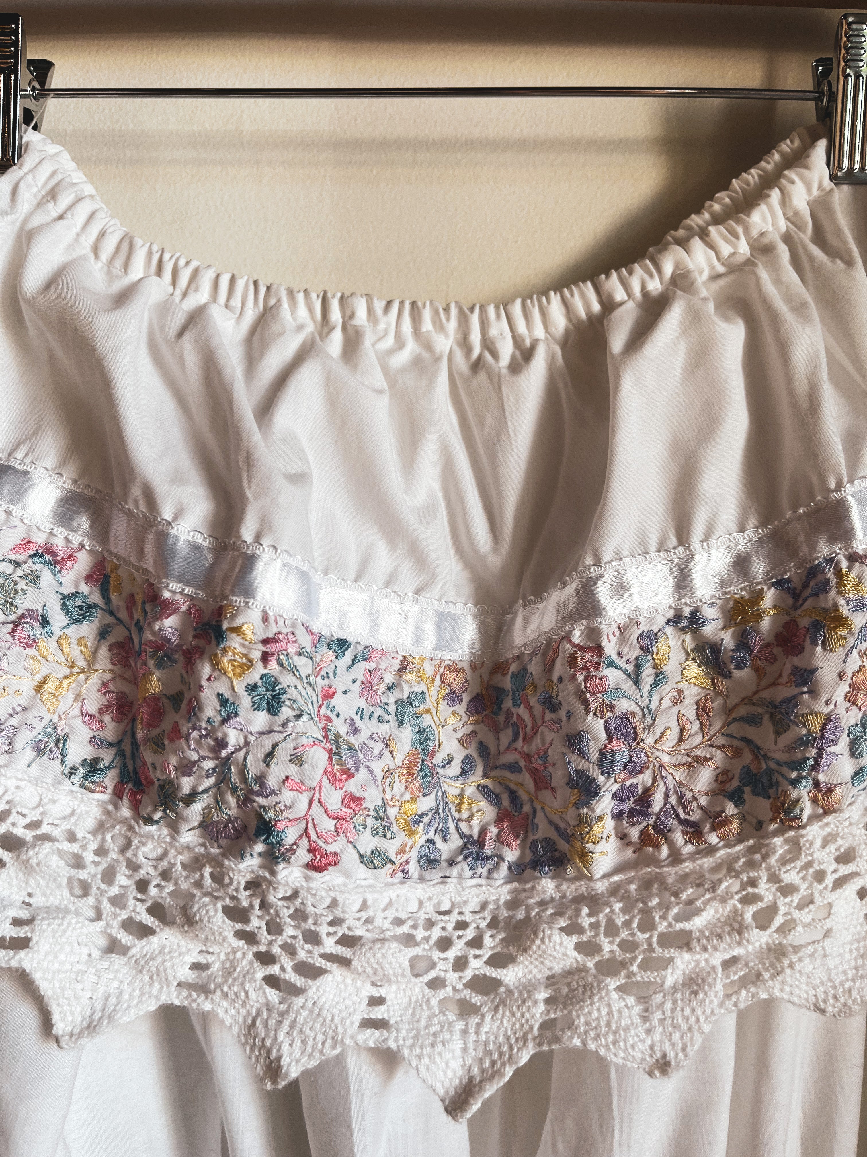 vintage white embroidered prairie dress | M/L