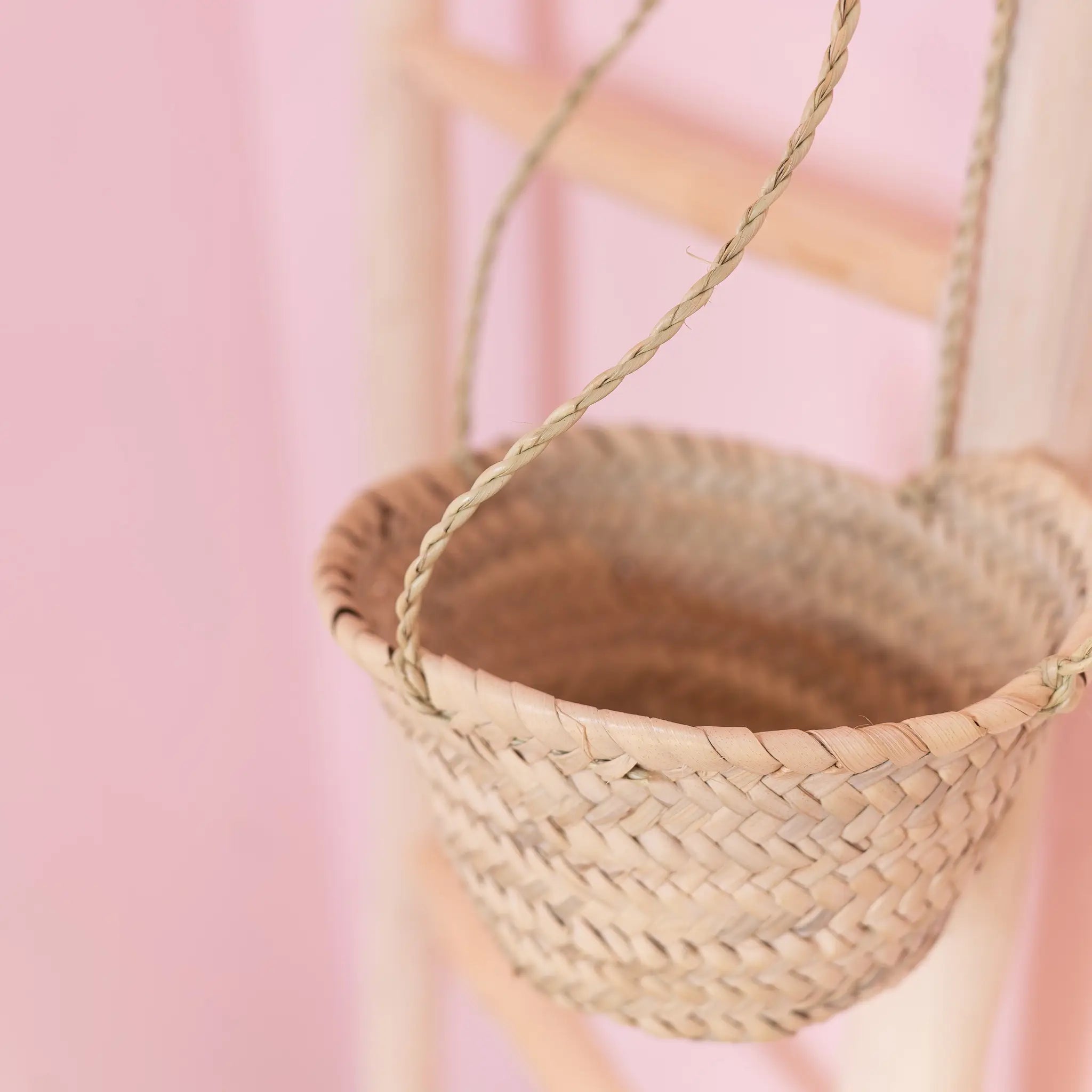 small straw hanging plant hanger