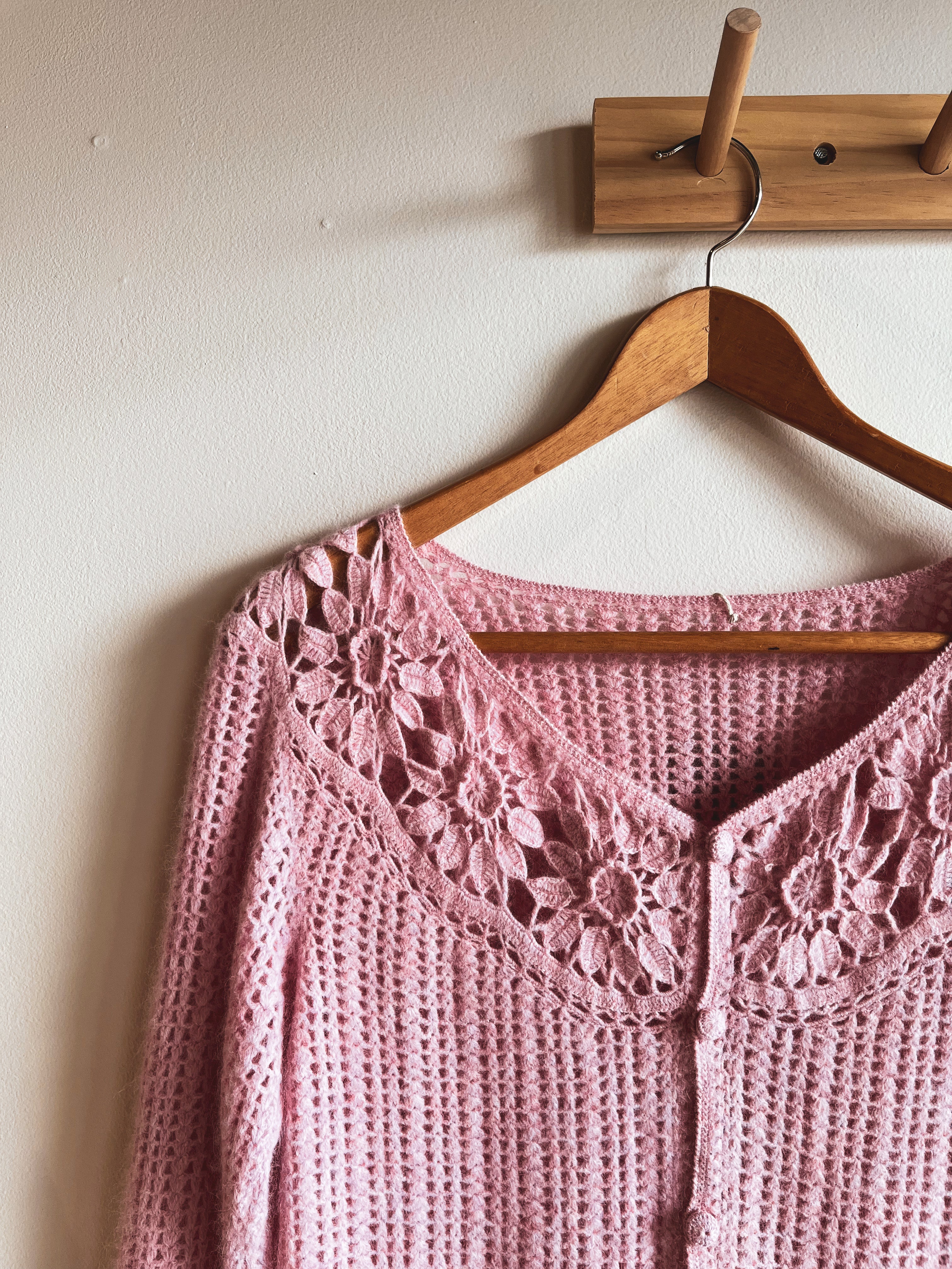 vintage pink floral frilly knit cardigan | S