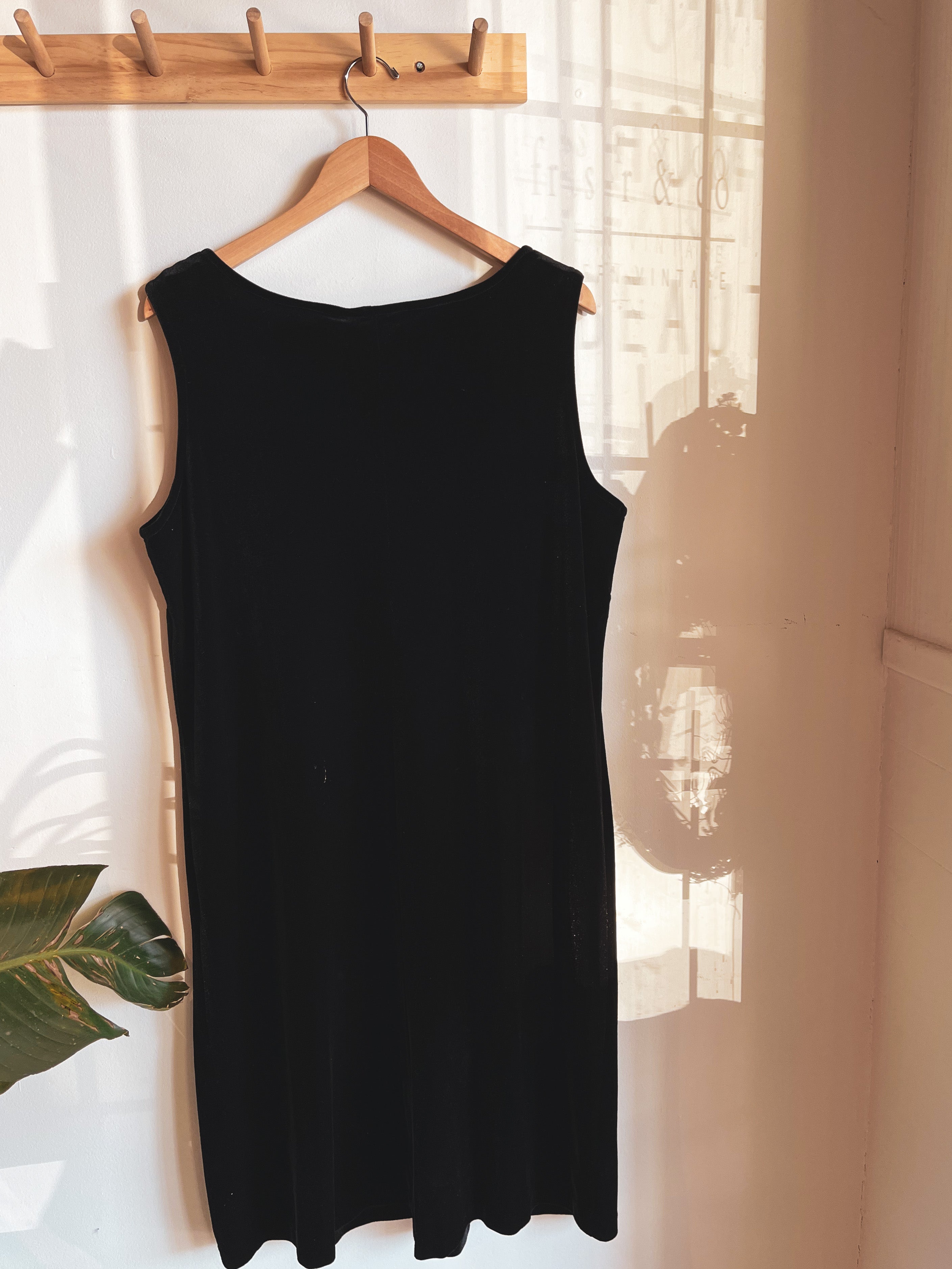vintage black velvet sleeveless dress | XL