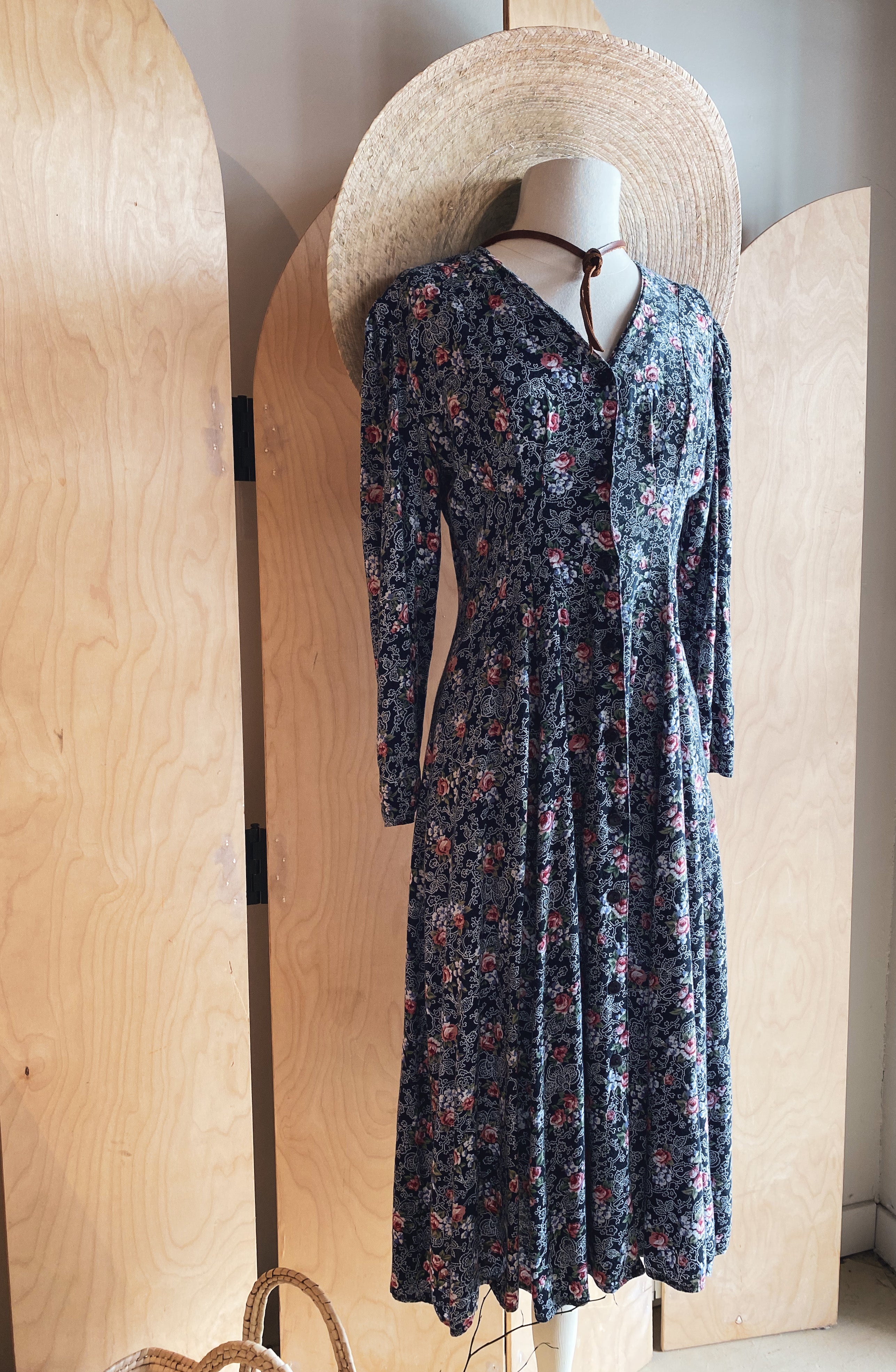 vintage navy blue floral puff sleeve midi dress | S / M