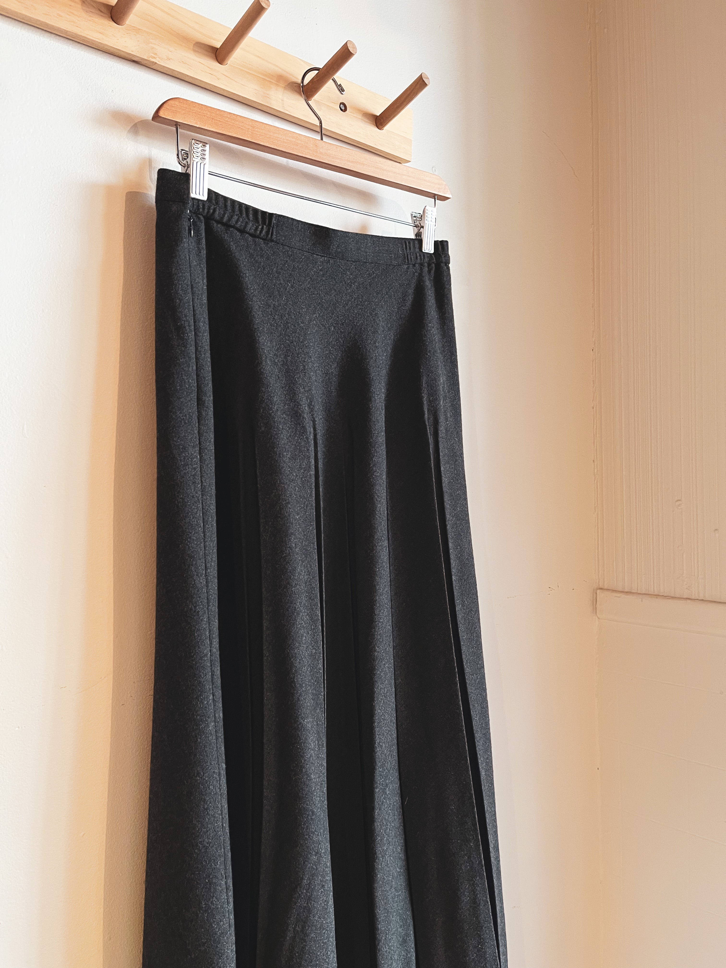vintage dark grey pleated midi skirt | S